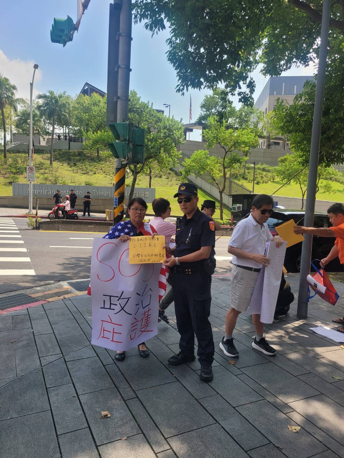 台灣自治政府秘書長Sandy游等人向AIT請求援救